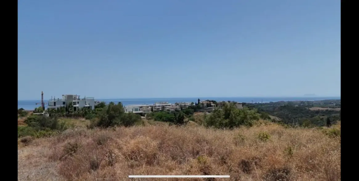 Продажа  жилого участка в Estepona 2
