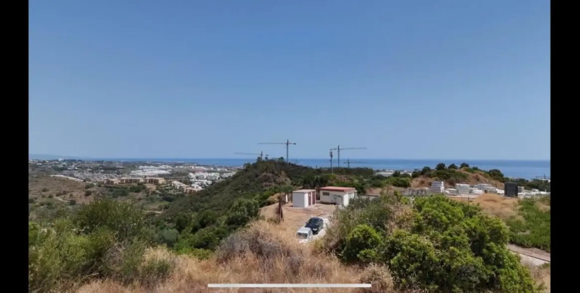 Продажа  жилого участка в Estepona 3