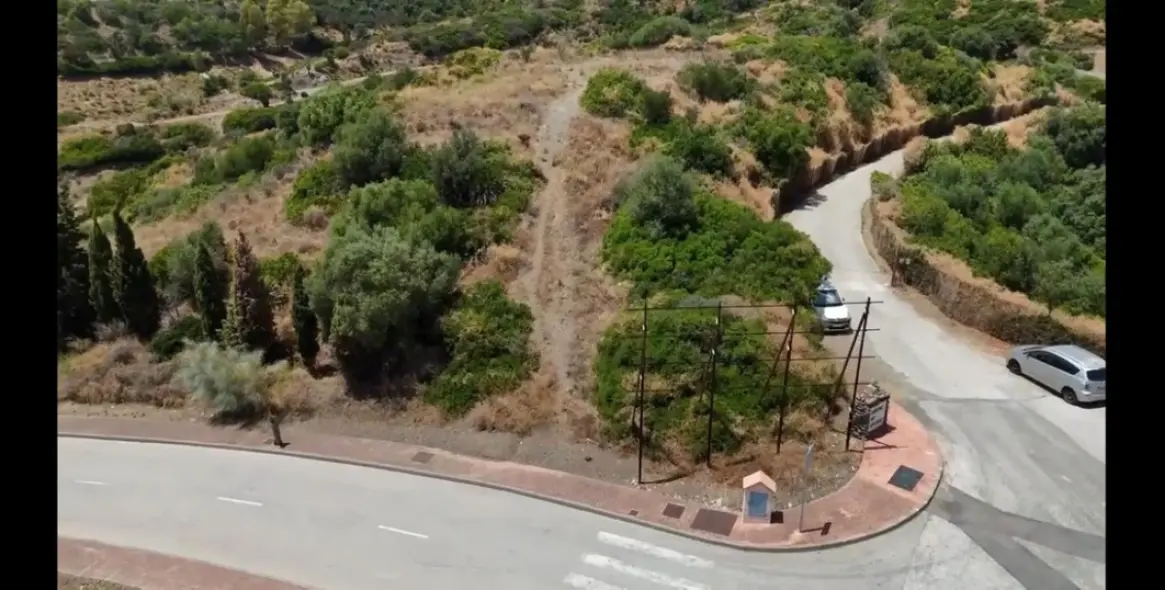 Продажа  жилого участка в Estepona 4