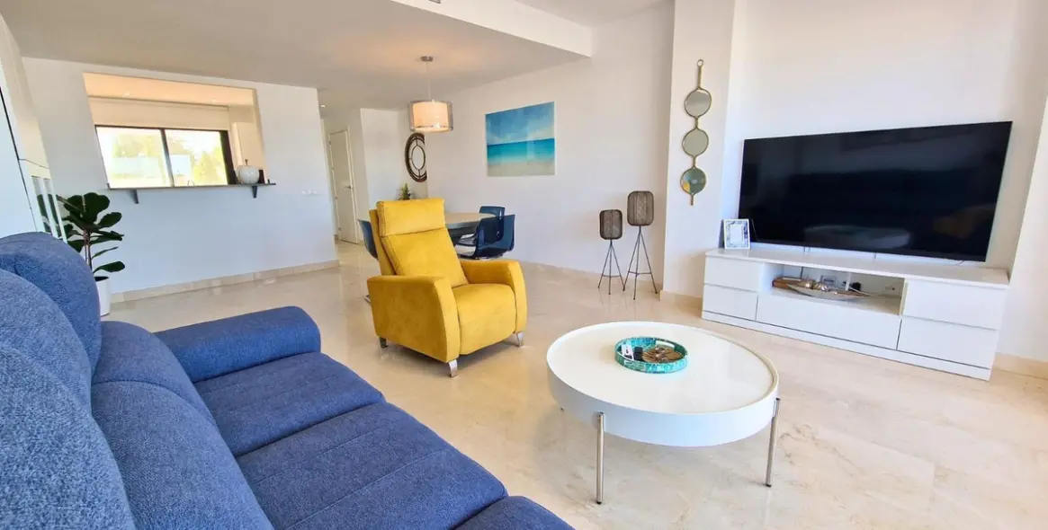 Долгосрочная аренда апартаментов на среднем этаже в Casares Playa 2