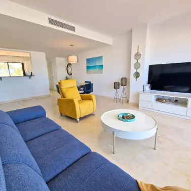 Долгосрочная аренда апартаментов на среднем этаже в Casares Playa