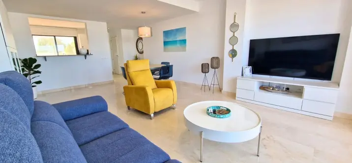 Долгосрочная аренда апартаментов на среднем этаже в Casares Playa 1