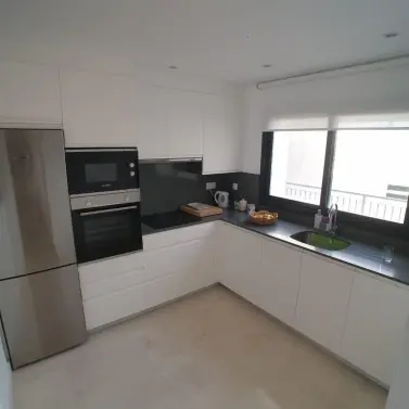 Долгосрочная аренда апартаментов на среднем этаже в Casares Playa