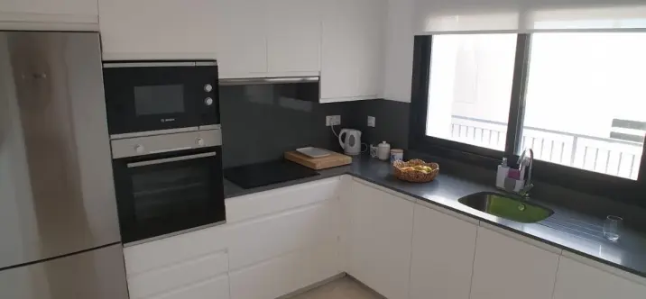 Долгосрочная аренда апартаментов на среднем этаже в Casares Playa 3