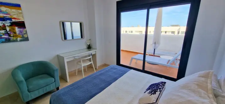 Долгосрочная аренда апартаментов на среднем этаже в Casares Playa 4