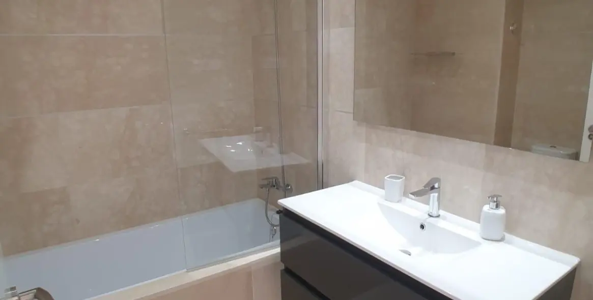 Долгосрочная аренда апартаментов на среднем этаже в Casares Playa 6