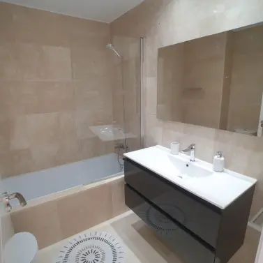 Долгосрочная аренда апартаментов на среднем этаже в Casares Playa