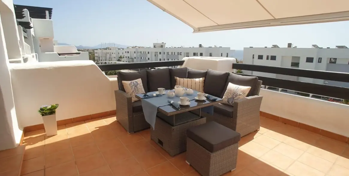 Долгосрочная аренда апартаментов на среднем этаже в Casares Playa 7