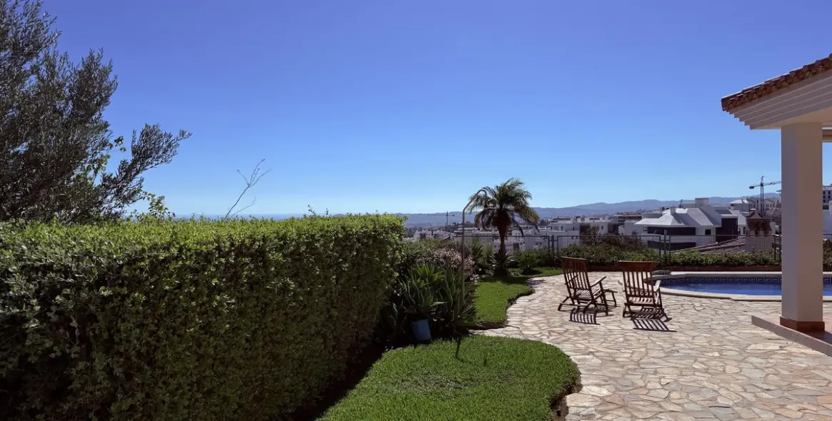 Продажа  отдельно стоящей виллы в Higueron 23