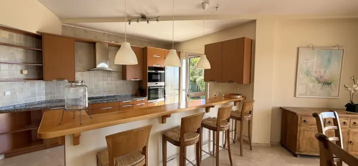 Sale of detached villa in Higueron 1