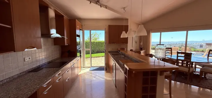 Sale of detached villa in Higueron 3
