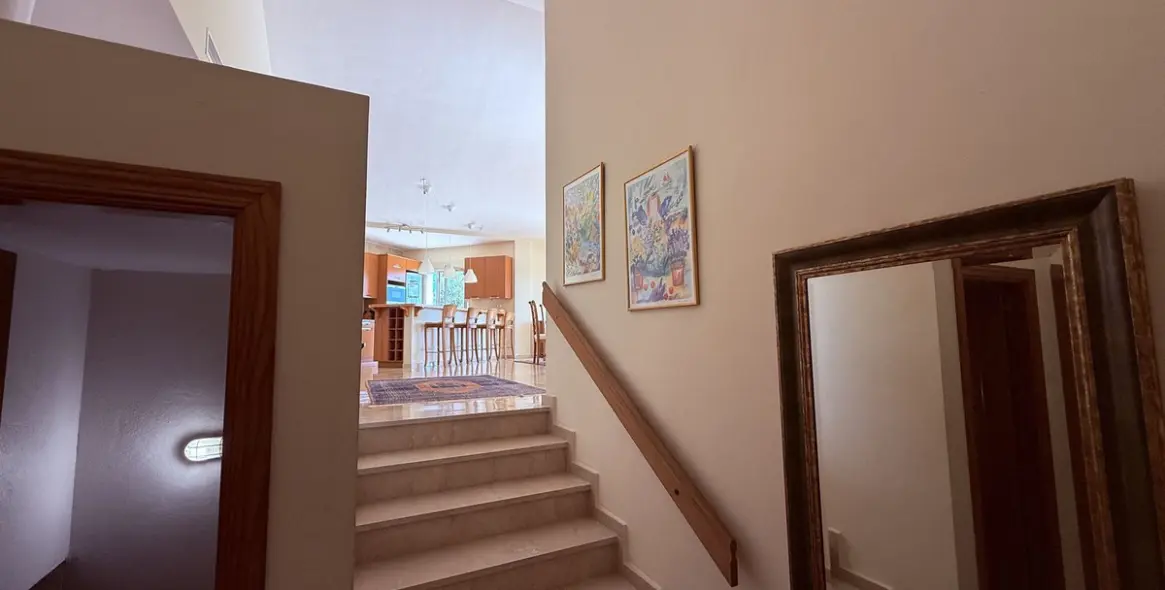 Sale of detached villa in Higueron 10