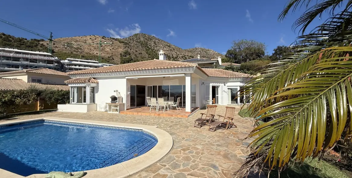 Sale of detached villa in Higueron 11