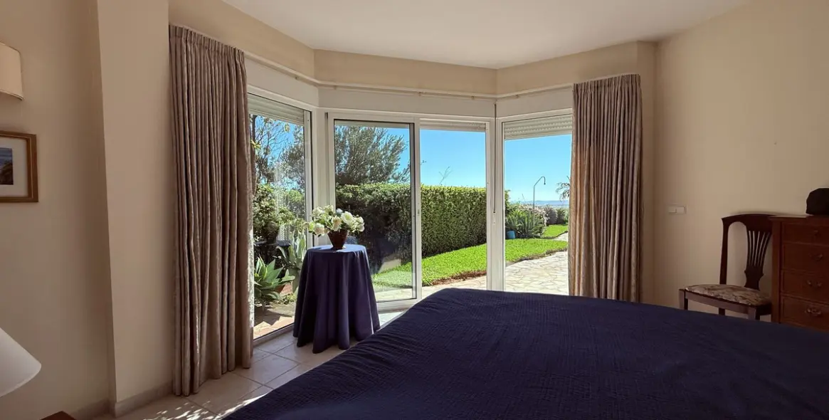 Sale of detached villa in Higueron 17