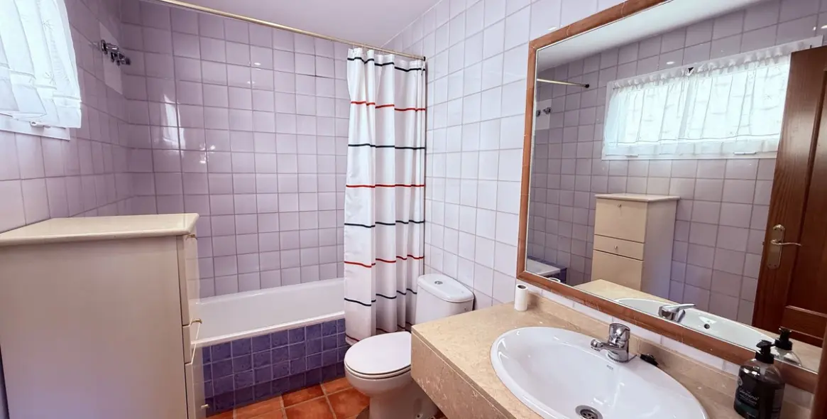 Sale of detached villa in Higueron 20