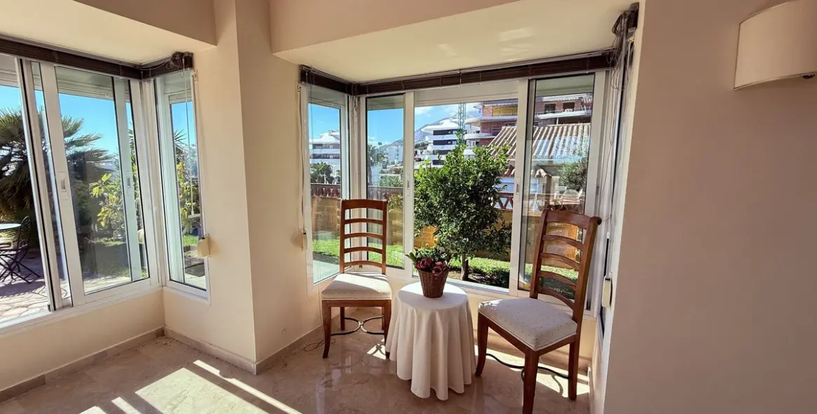 Sale of detached villa in Higueron 24
