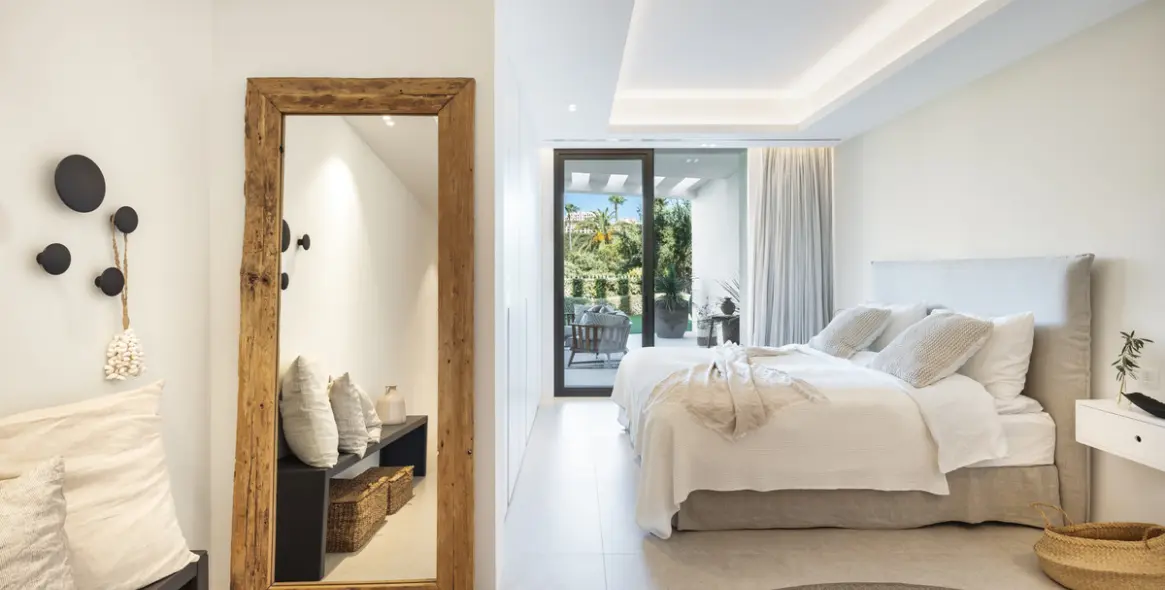 Sale of detached villa in La Quinta 25