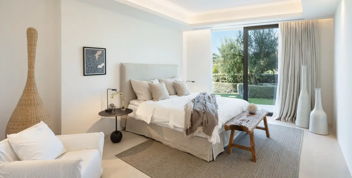 Sale of detached villa in La Quinta 29