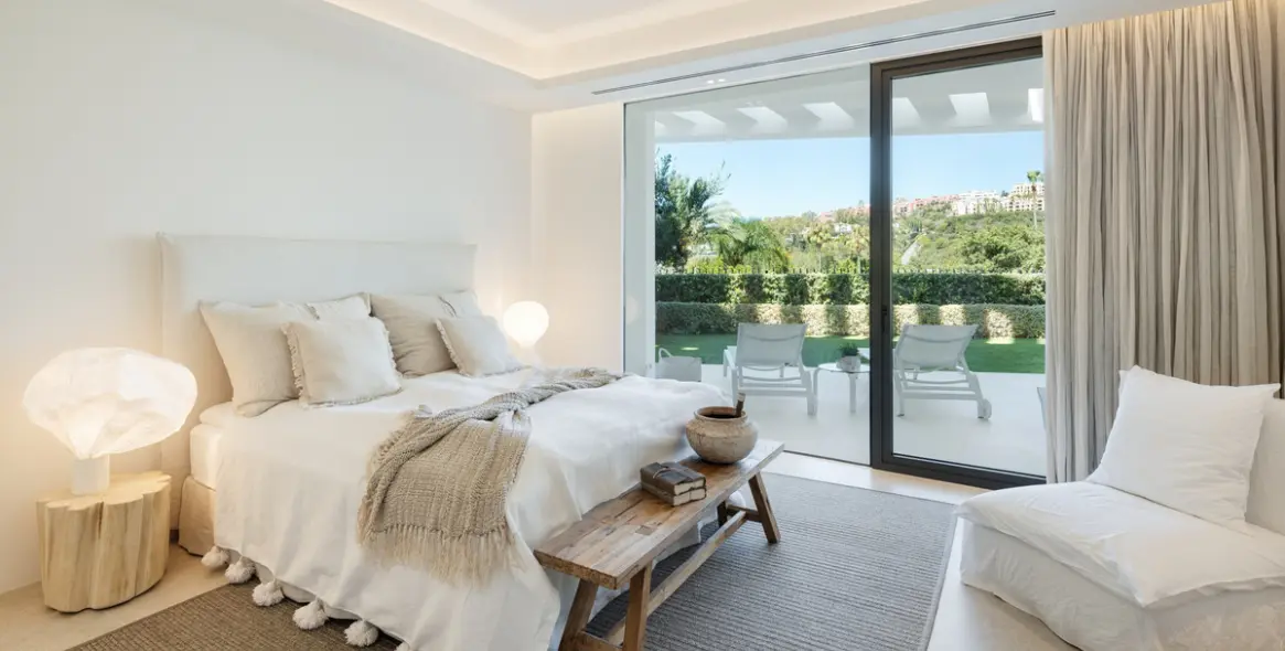 Sale of detached villa in La Quinta 30