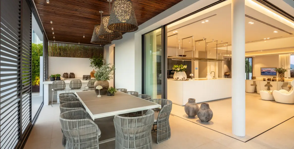 Sale of detached villa in La Quinta 34