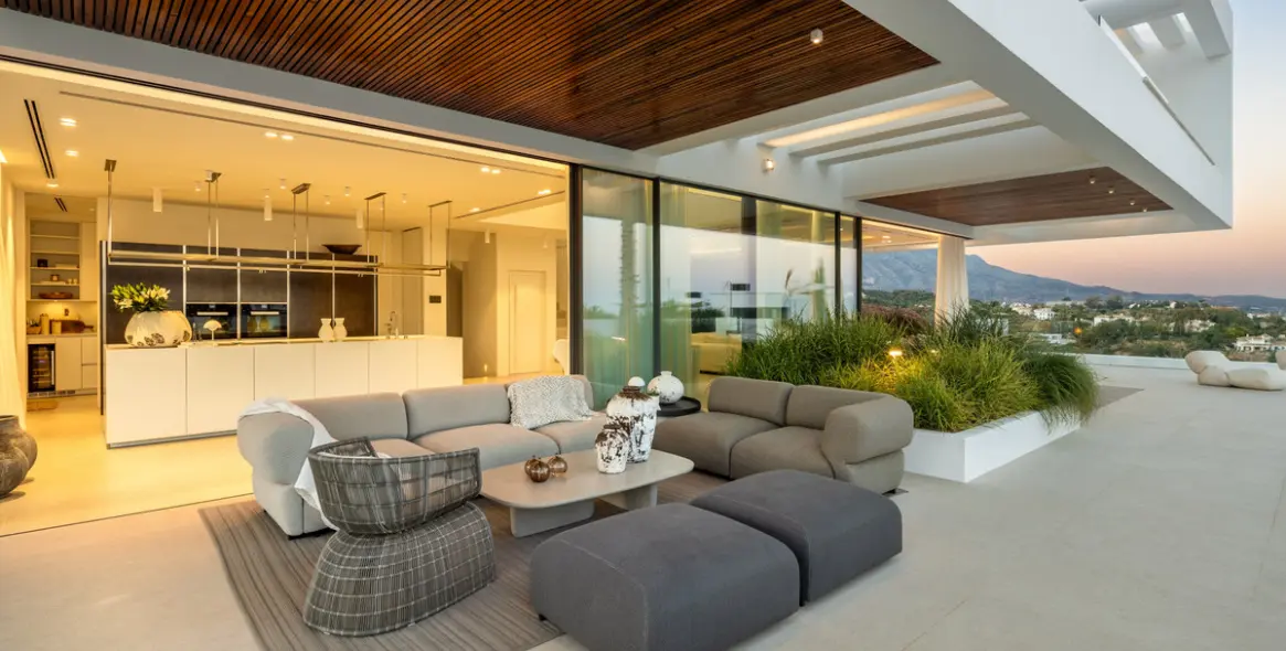 Sale of detached villa in La Quinta 35