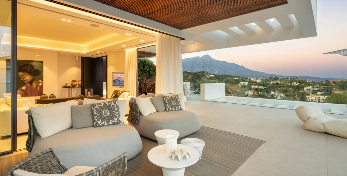 Sale of detached villa in La Quinta 36