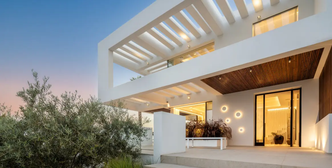 Sale of detached villa in La Quinta 37