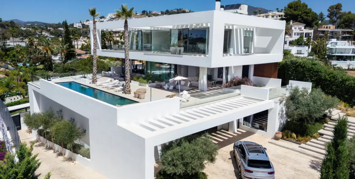 Sale of detached villa in La Quinta 38