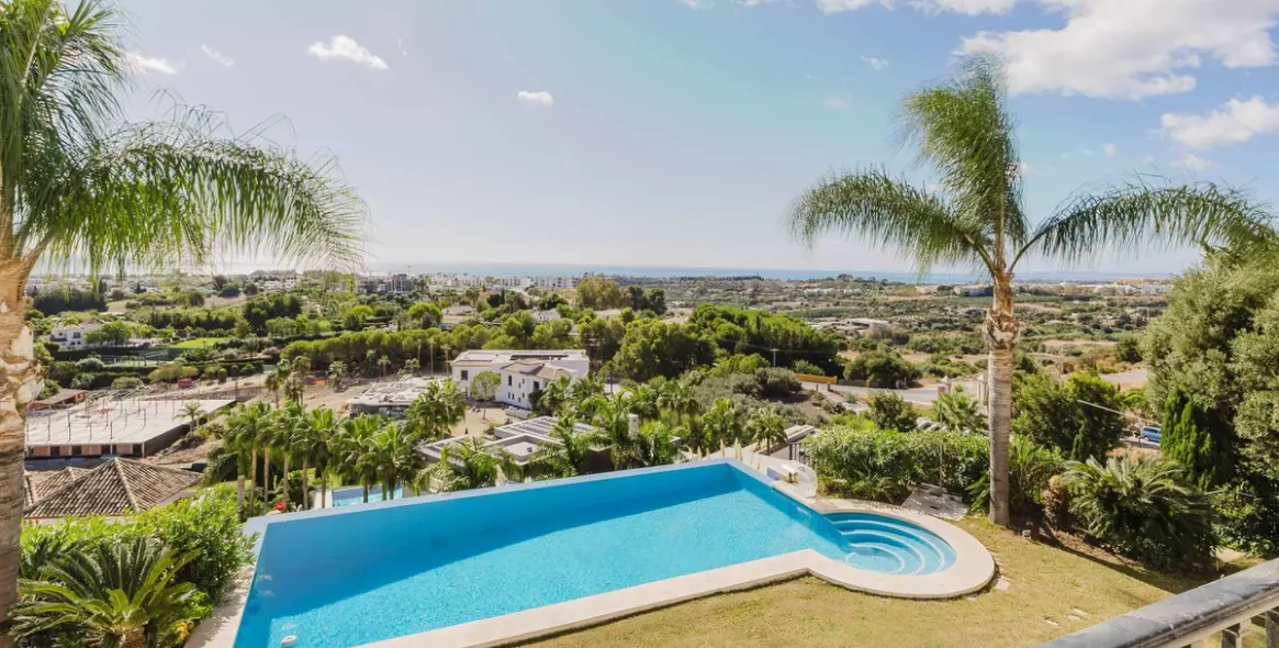 Long-term rent of detached villa in Los Flamingos 5