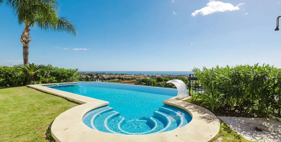 Long-term rent of detached villa in Los Flamingos 6