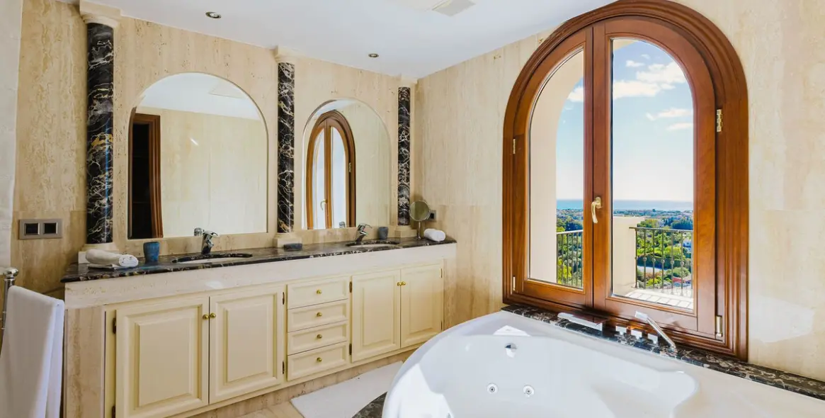 Long-term rent of detached villa in Los Flamingos 33