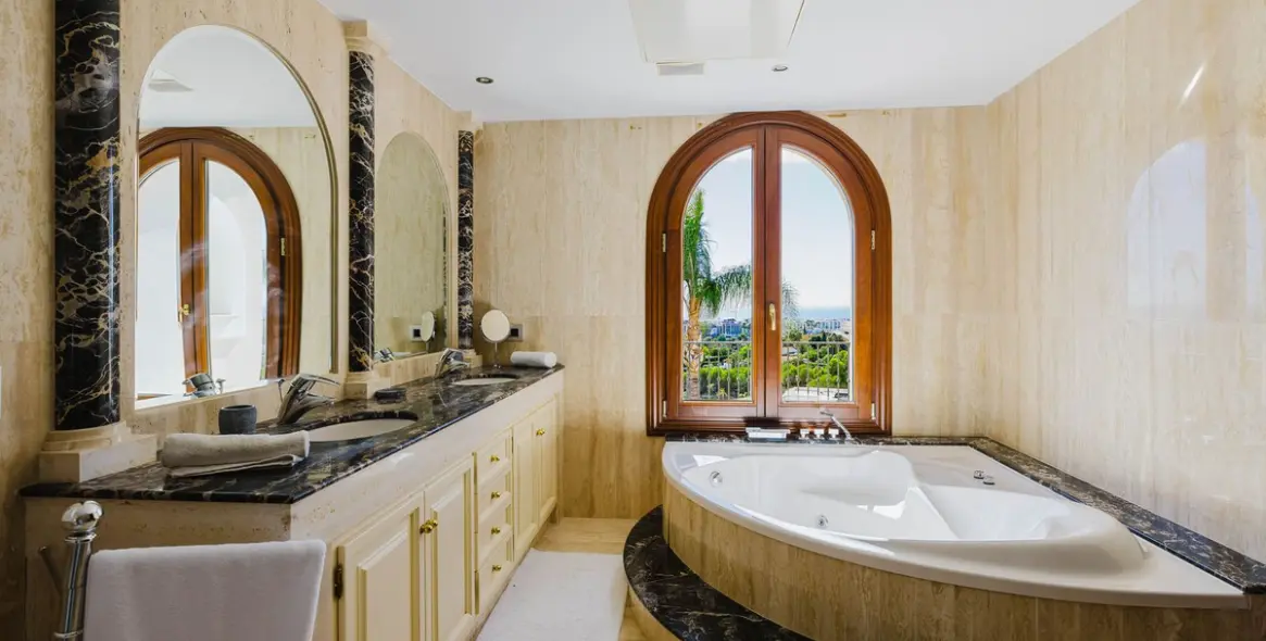 Long-term rent of detached villa in Los Flamingos 35