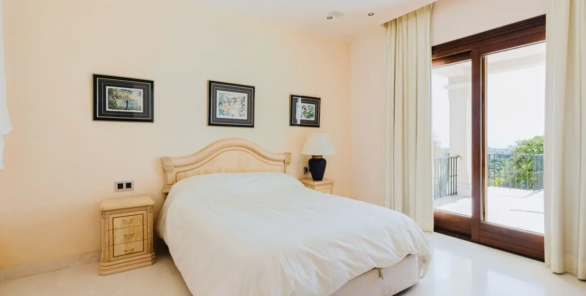 Long-term rent of detached villa in Los Flamingos 40