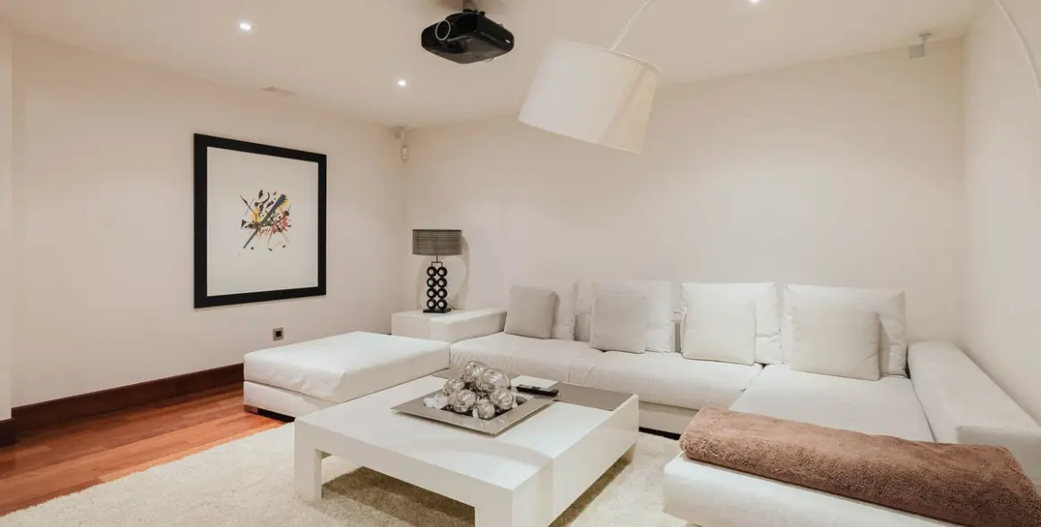 Long-term rent of detached villa in Los Flamingos 50