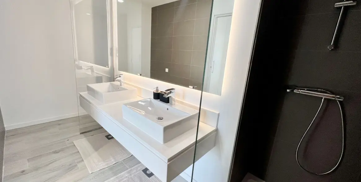 Alquiler a largo plazo de casa pareada en Cancelada 16