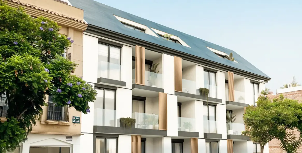 Sale of middle floor apartment in Fuengirola 1