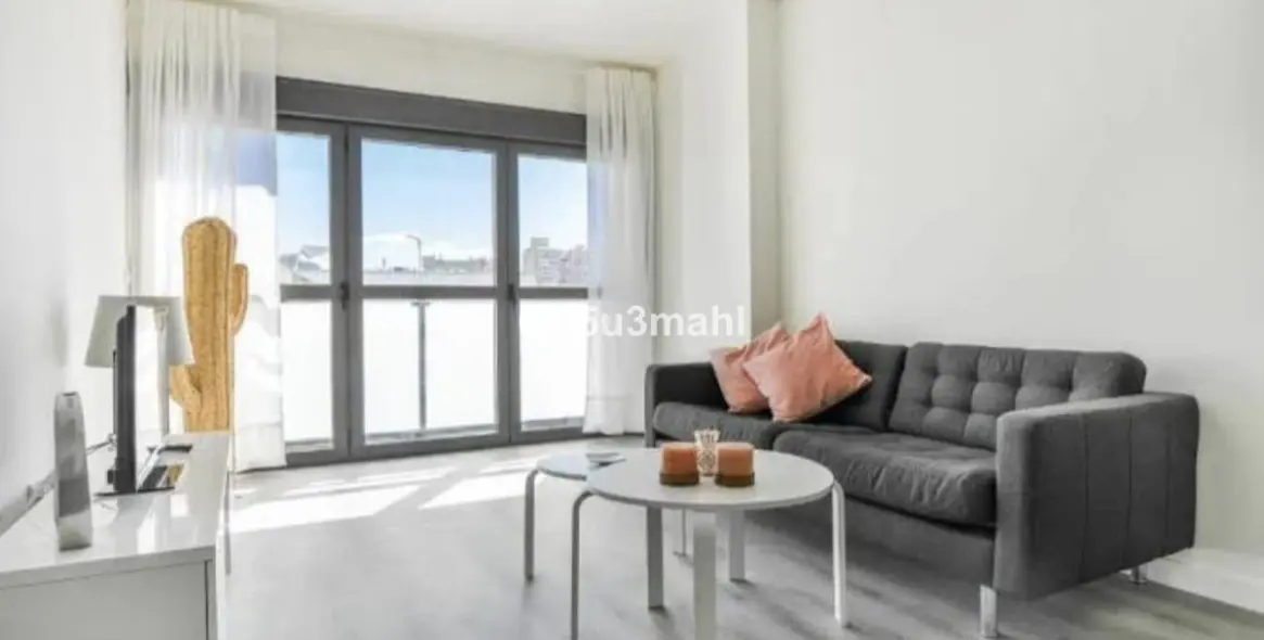 Sale of middle floor apartment in Málaga 2