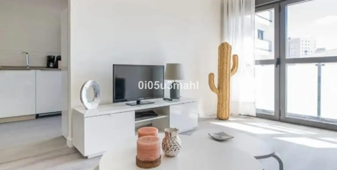 Sale of middle floor apartment in Málaga 4