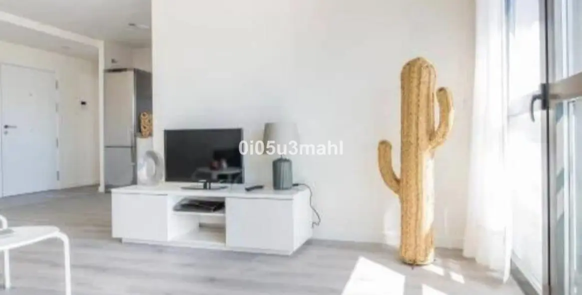 Sale of middle floor apartment in Málaga 5