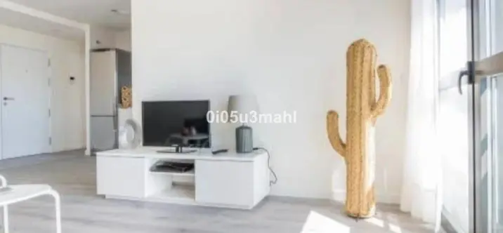 Sale of middle floor apartment in Málaga 4