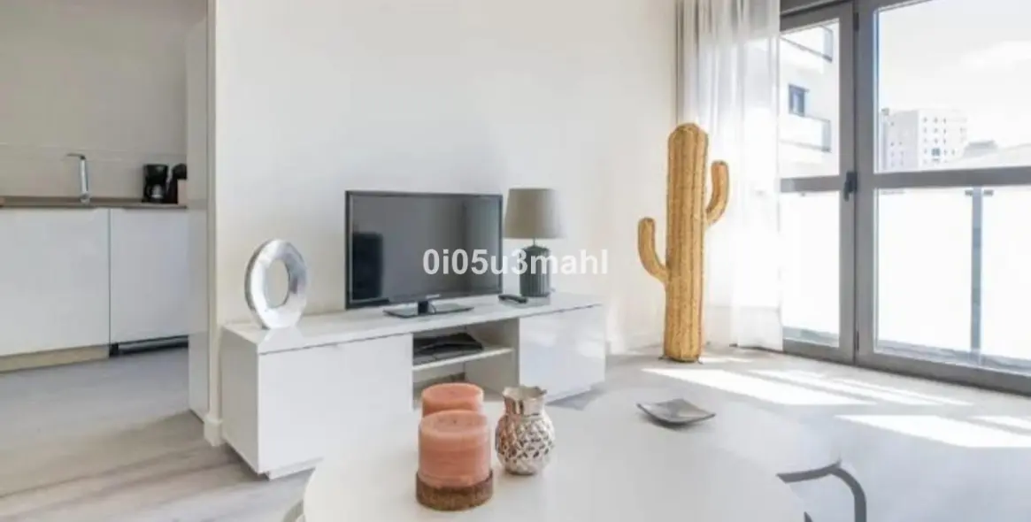 Sale of middle floor apartment in Málaga 8