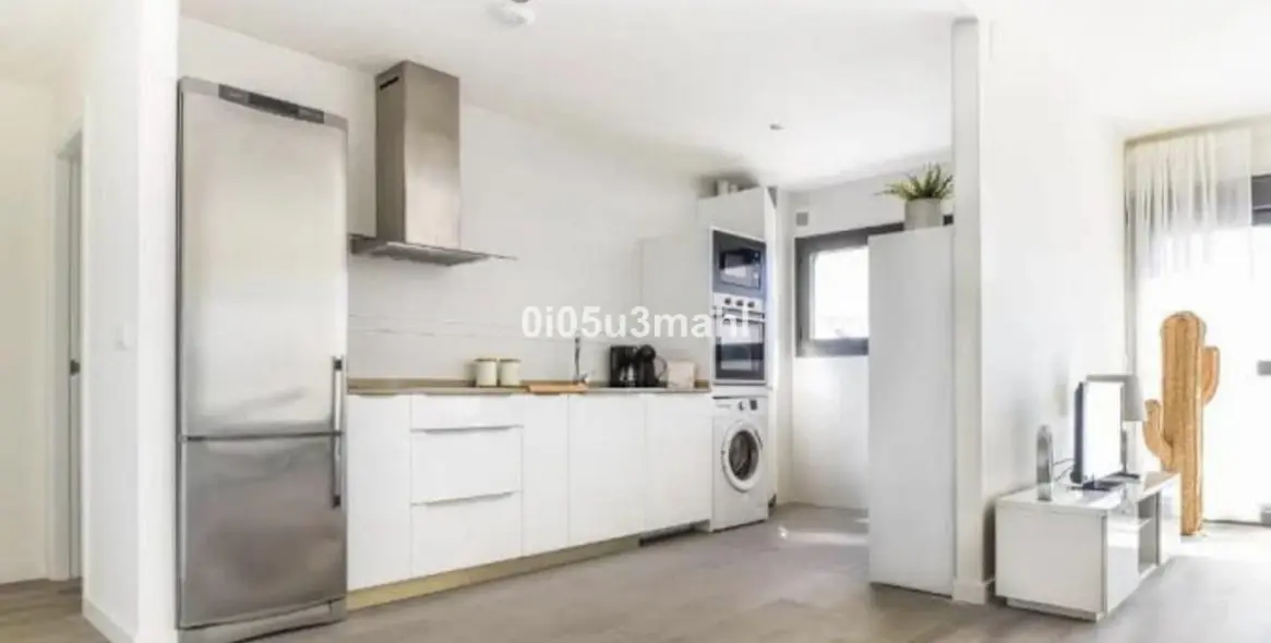 Sale of middle floor apartment in Málaga 10