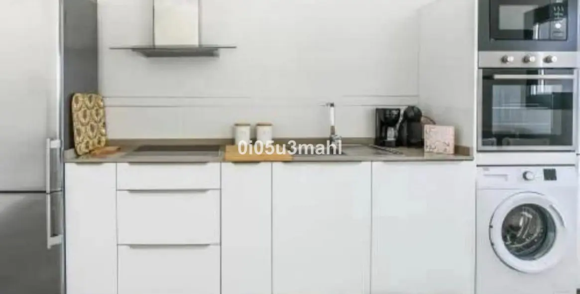 Sale of middle floor apartment in Málaga 11