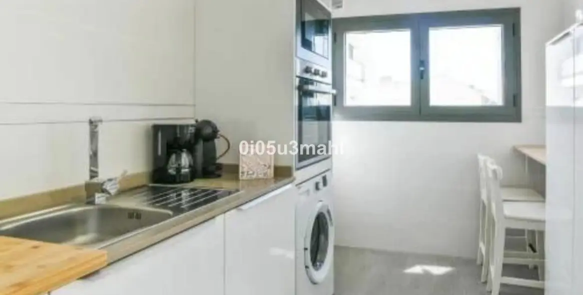 Sale of middle floor apartment in Málaga 12