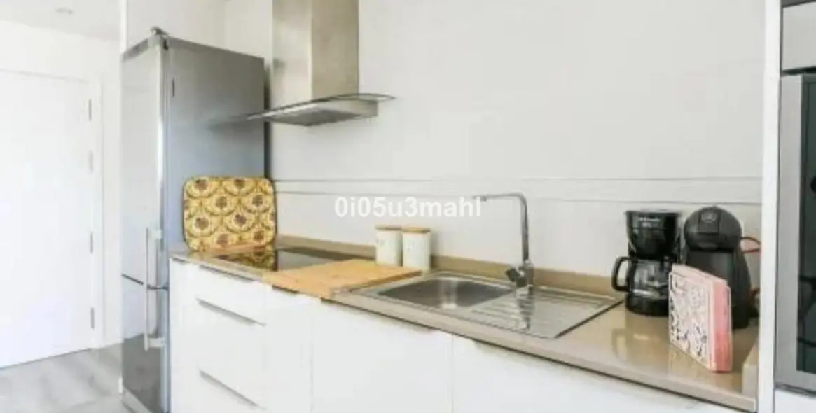 Sale of middle floor apartment in Málaga 13