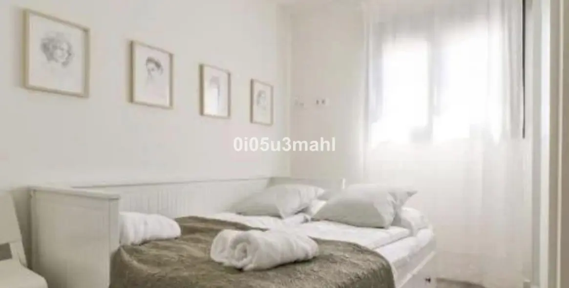 Sale of middle floor apartment in Málaga 14