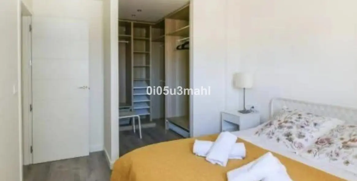 Sale of middle floor apartment in Málaga 20