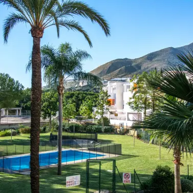 Продажа апартаментов на среднем этаже в Torrequebrada