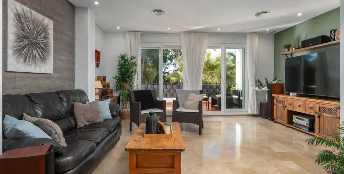 Продажа апартаментов на среднем этаже в Torrequebrada 2