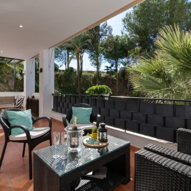 Продажа апартаментов на среднем этаже в Torrequebrada